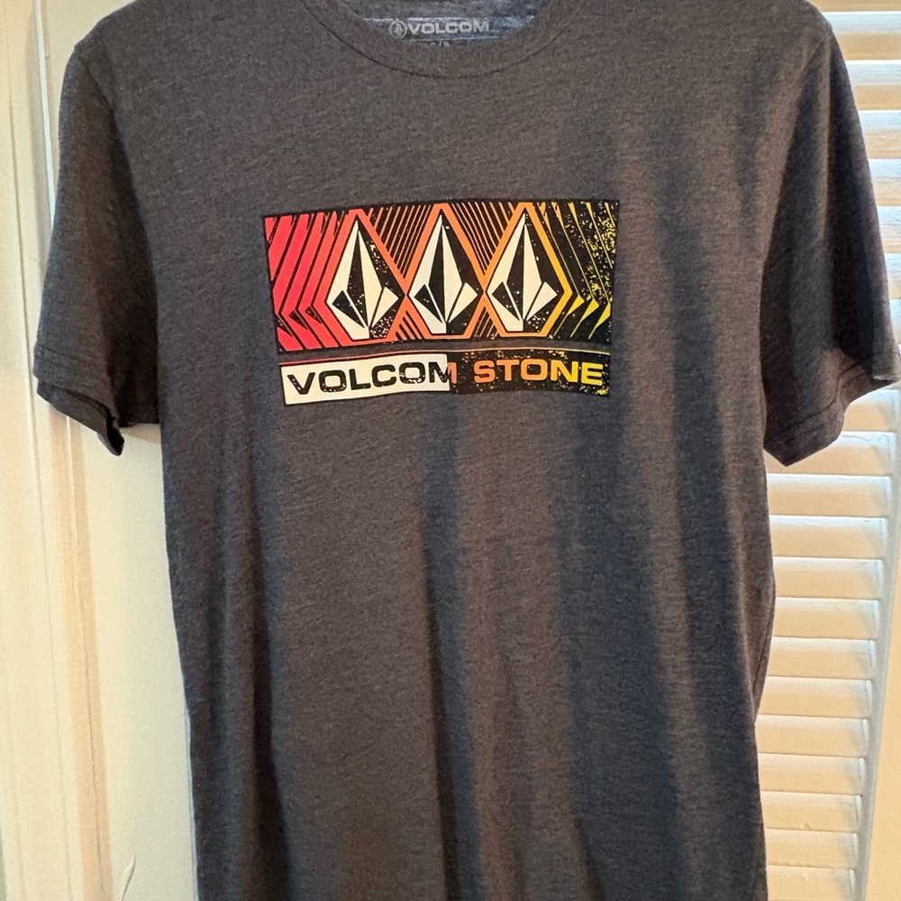 Volcom Men's Charcoal Tee with Vibrant Graphic